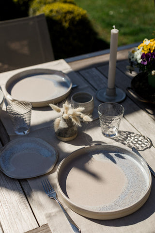bord met hoge rand handgemaakt keramieken bord servies