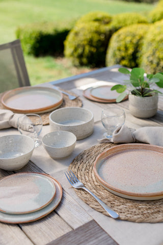 bord met hoge rand handgemaakt keramieken bord servies