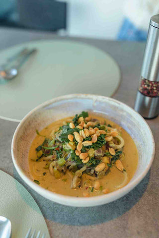 handgemaakte pasta bowl pastakom keramiek		
